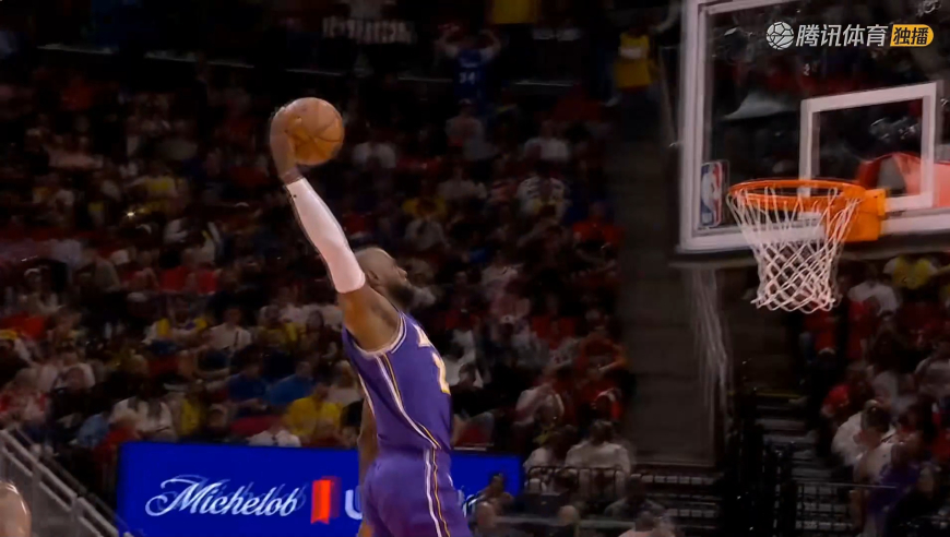 这是41岁？詹姆斯接连完成3记战斧劈扣 空接劈扣+抢断杜兰特炸筐