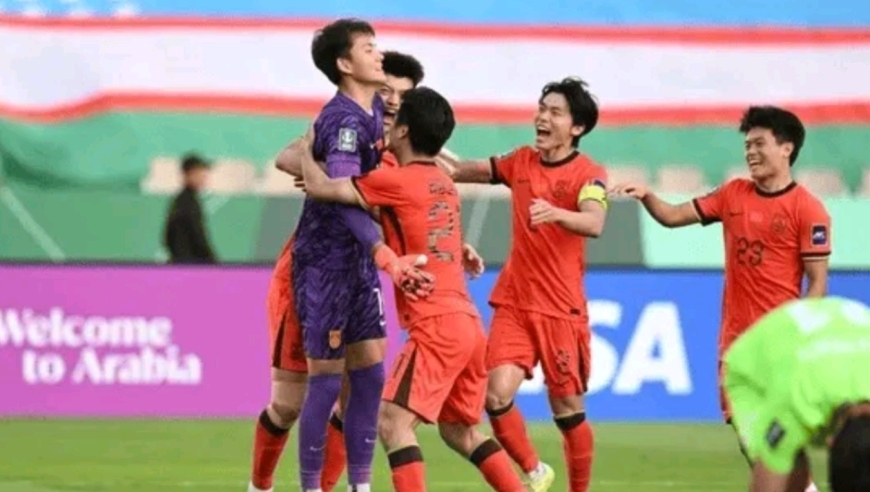 4-2爆冷！2-1绝杀！亚洲杯震撼一夜：中日韩齐聚4强，国足创4档奇迹