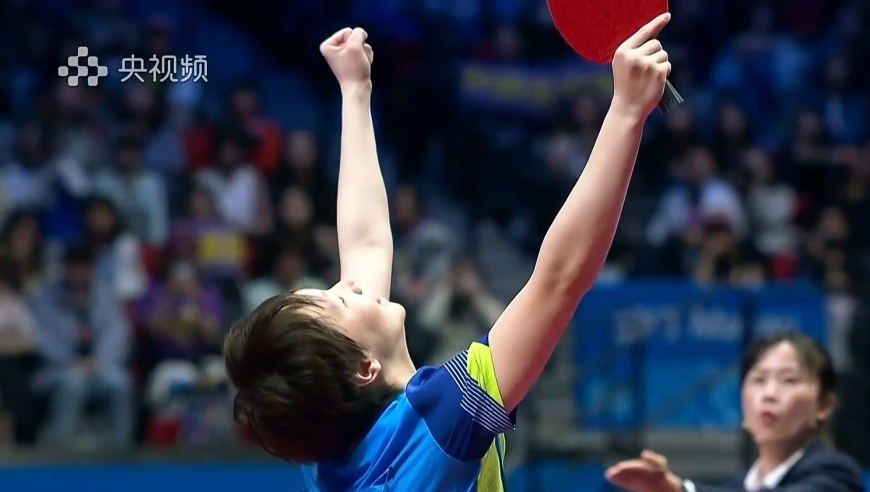 惊天逆转！王曼昱4-2孙颖莎卫冕女单金牌 仰天庆祝教练疯狂挥拳