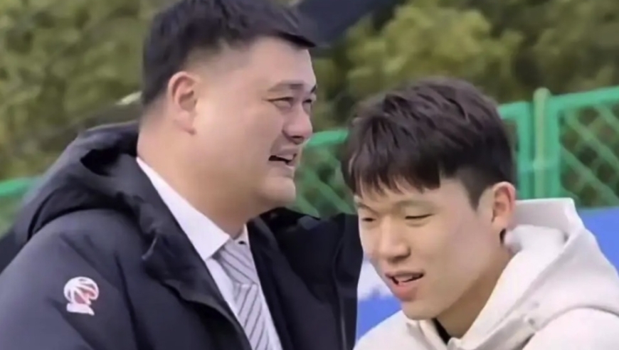 18.3分降维打击！杨瀚森面临姚明式压力，克林根这种兄弟情装不出来！