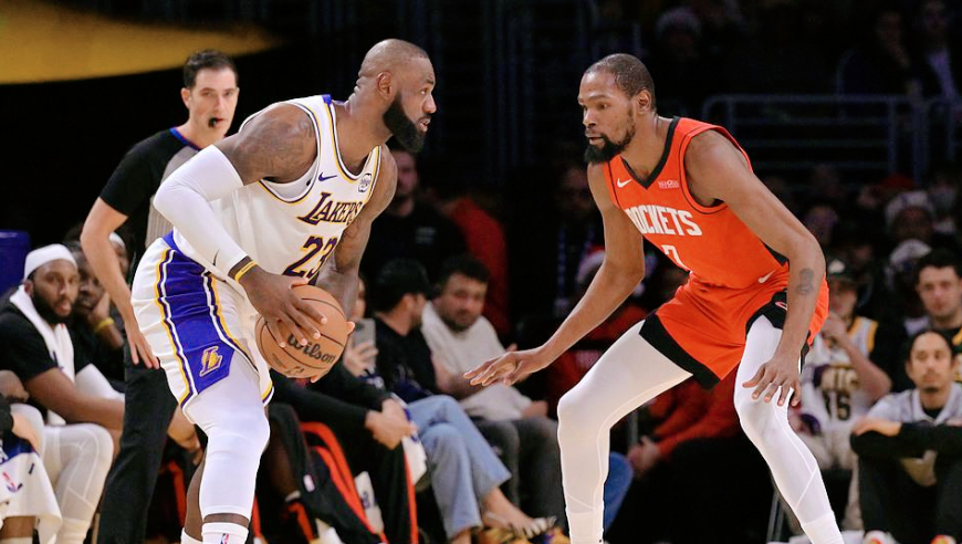 火箭年终大战轻取湖人！杜兰特25+4+8，老詹正负值-33创尴尬纪录