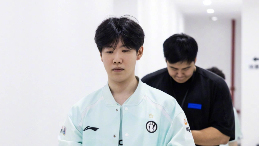 LPL新赛季大变天，6位一线选手宣布休息，两人确定退役