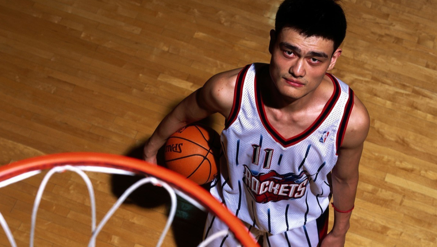 太青涩！来看03年菜鸟姚明对阵魔术和麦迪拿下23分11板2帽