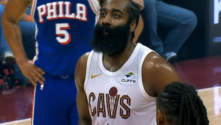 个人能力解决问题！哈登强造犯规两罚全中+首记三分助骑士追平分差