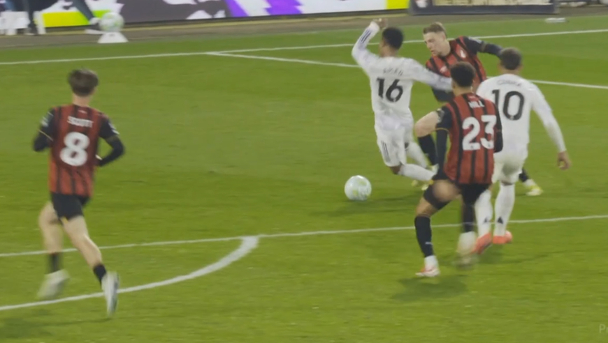 曼联球迷意难平！阿玛德禁区争议倒地遭反击失球全过程，一正一反两球差距秒变平局