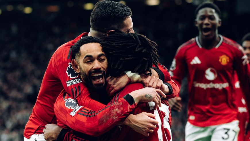 三个进球被吹越位两次中立柱，哈兰德在替补席思考人生，曼联2比0曼城