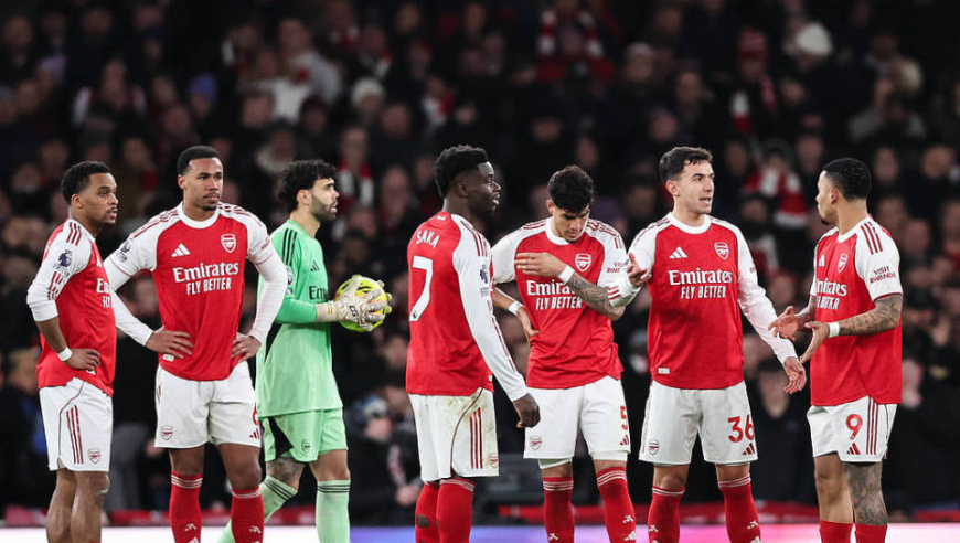 英超一夜变天？阿森纳3轮不胜仅4分领跑！曼联首进前4，利物浦跌第6