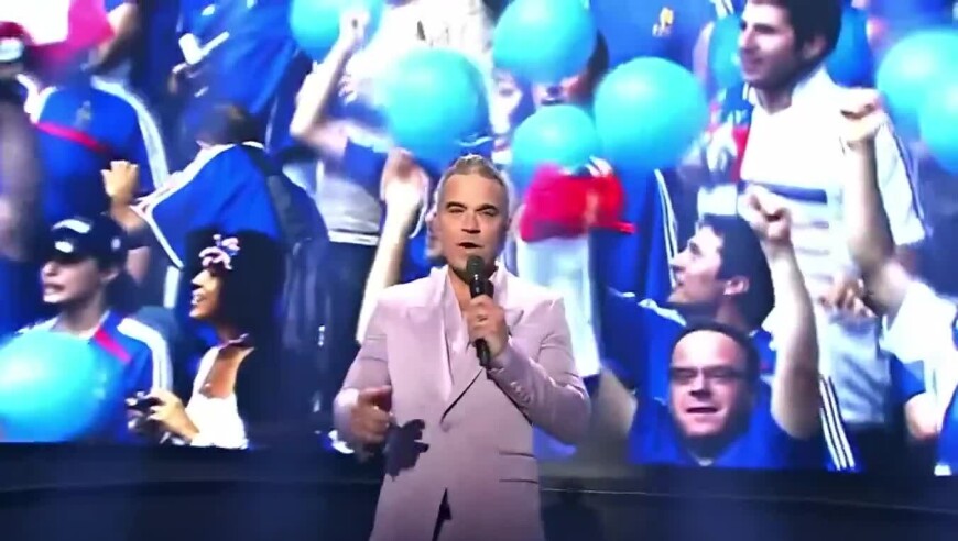 威廉姆斯表演时模仿帕尔默庆祝动作，18年他曾对镜头竖中指