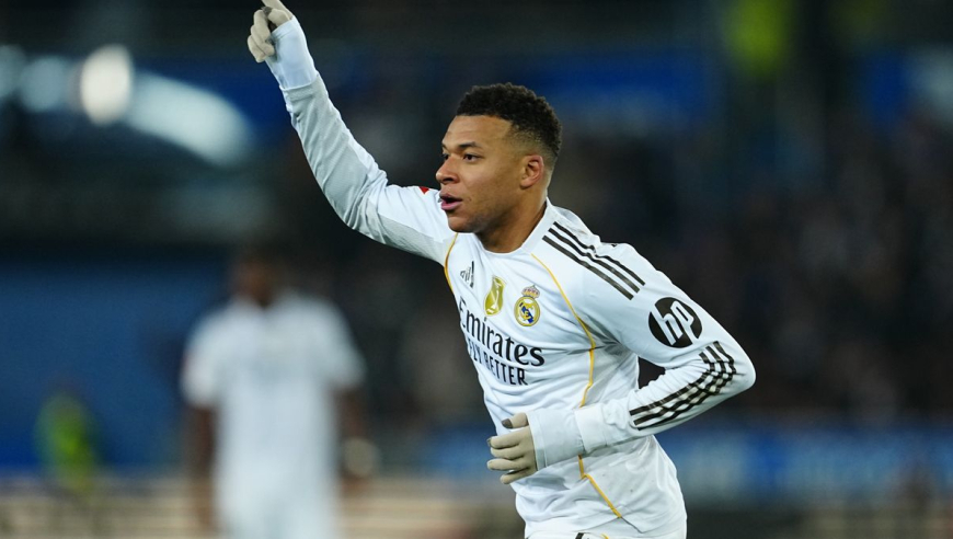 射术强到可怕！姆巴佩狂飙半场标志性内切爆射破门，皇马2-1阿拉维斯