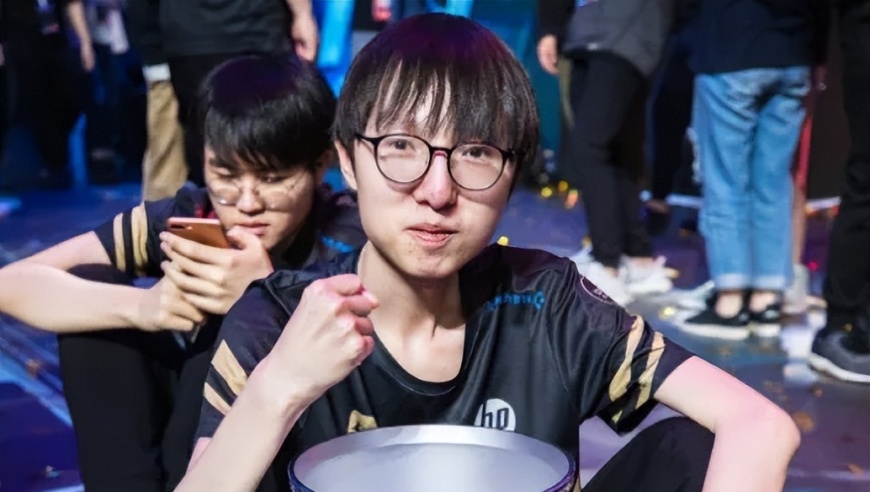 MLXG被80块陪玩狂喷！气的破防：我是亚运会冠军，你是什么