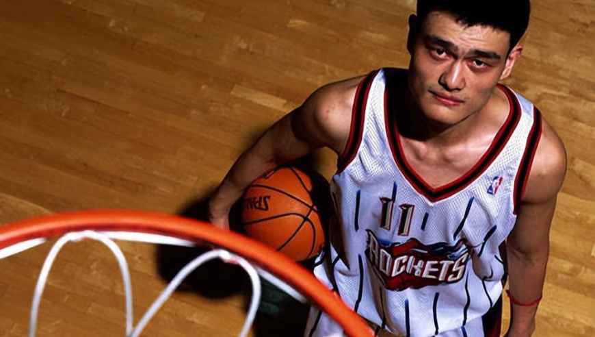 如果以现在的视角打开新秀年的姚明！到底可以带来多大的震撼？