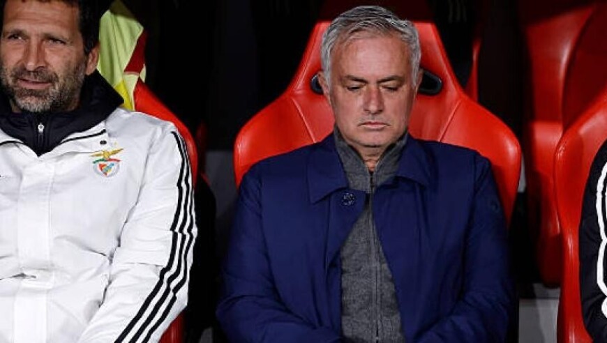 世体：因停赛穆帅不能临场指挥本菲卡，皇马可为其提供包厢