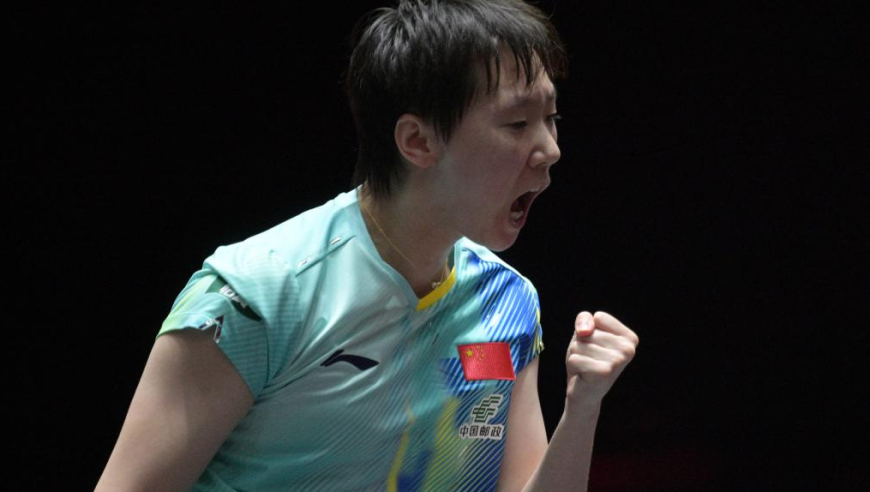 王曼昱6-2落后反手回应9-2强势逆转胜首局 张本美和满脸无奈