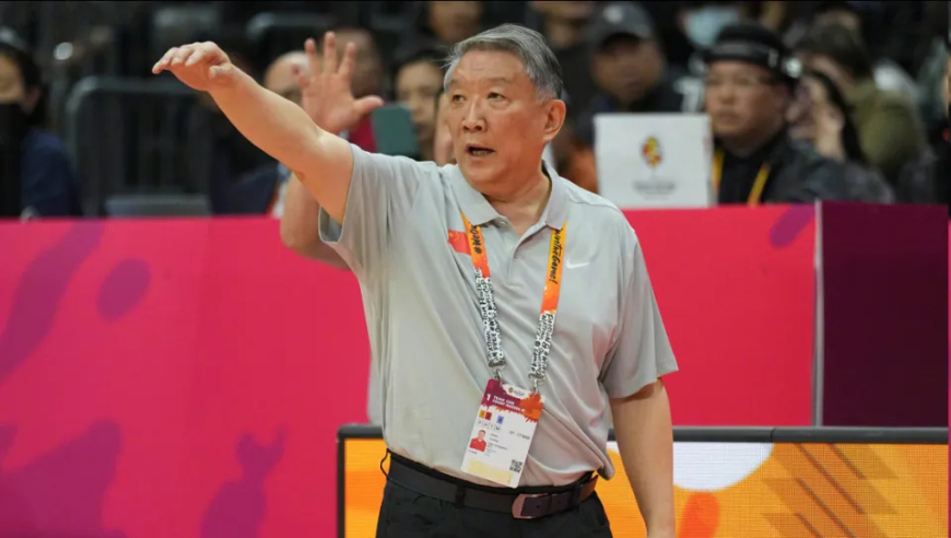 辜负宫鲁鸣！女篮三朝元老世预赛场均1分，球迷：只剩下颜值了