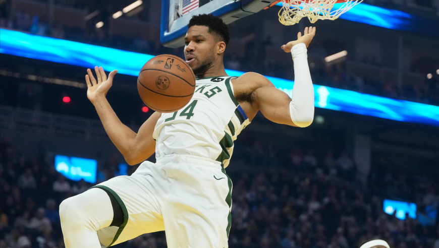 勇士雄鹿最后时刻：字母暴扣拉悬念 库里极限后仰收下胜利