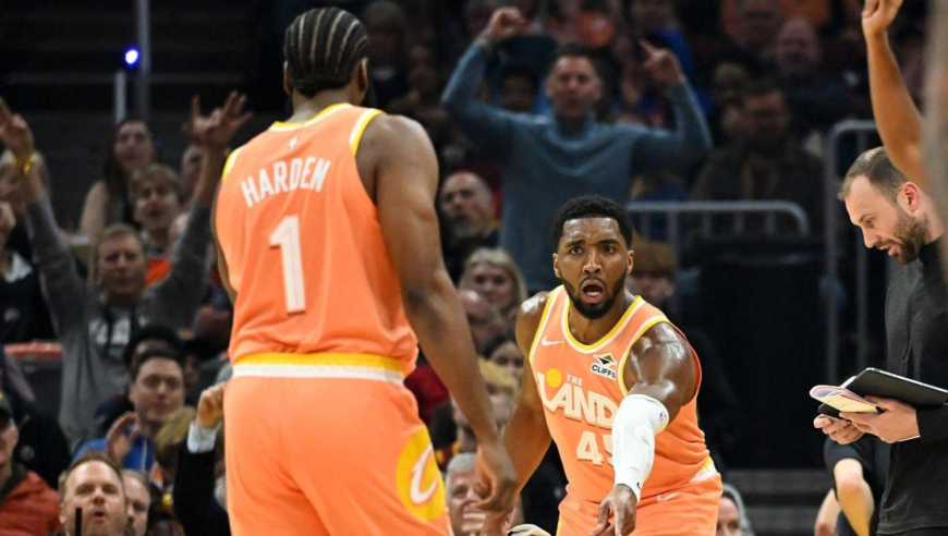 骑士击退魔术豪取四连胜！米切尔轰42分 哈登26+7班凯罗空砍36分