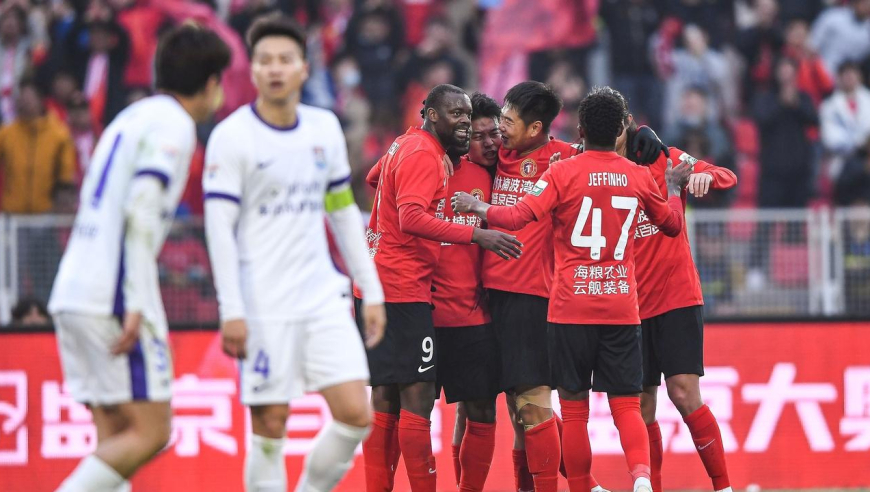 天津仍负9分中超垫底！回看3球完败辽宁，压哨送红点防线崩盘