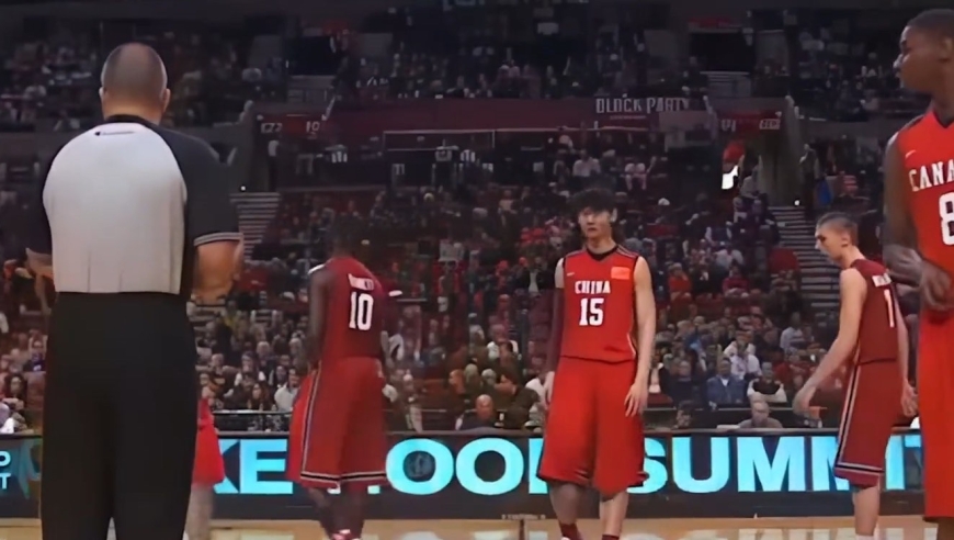 让两大NBA状元沦为配角，王哲林巅峰一战到底有多强？