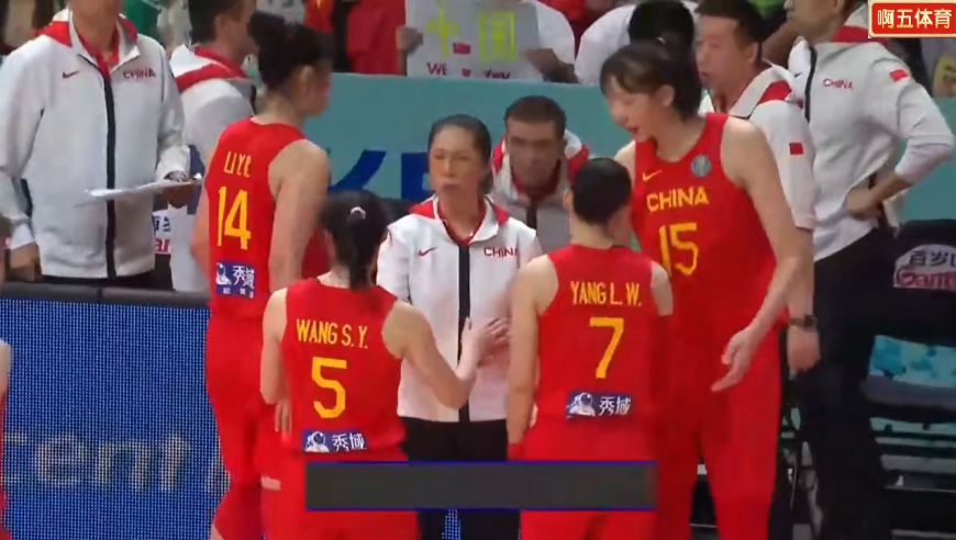 22年女篮世界杯中国女篮VS澳大利亚第2节，杨力维彩虹上篮，极具个人突破能力