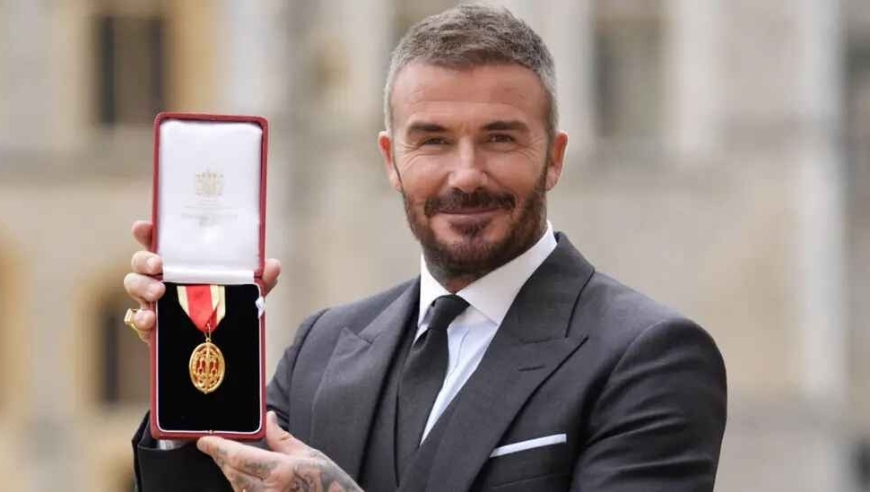 贝克汉姆梦想成真！查尔斯国王授予他爵士头衔，终于成为贵族了