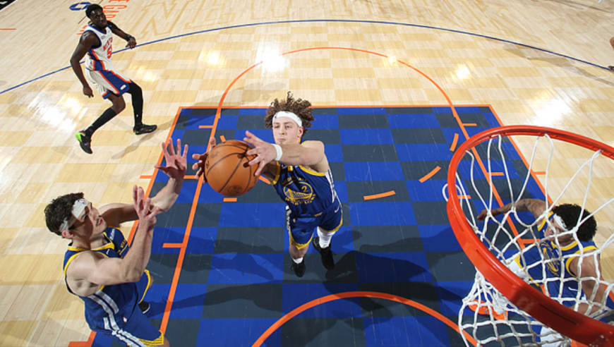 勇士尼克斯决胜时刻：波杰投丢三分准绝杀 勇士最后一攻离谱失误