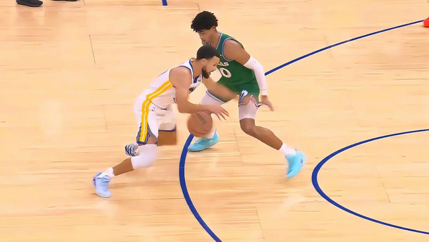 对轰！勇士独行侠90秒时间对轰13分 弗拉格加速突破回应追梦空切