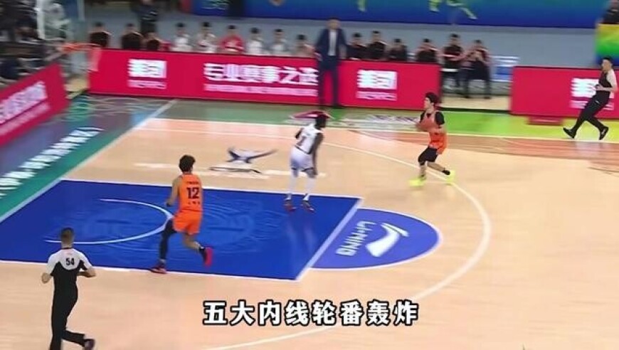 小胖白边制霸内线，奎因37分无力回天，上海力克广东挺进半决赛