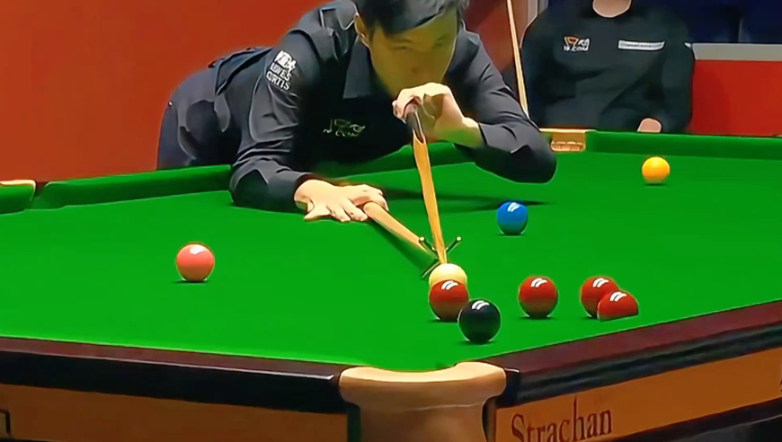 体坛记忆｜ 美女裁判现场加持，赵心童展现变态准度，不讲道理0封罗伯逊