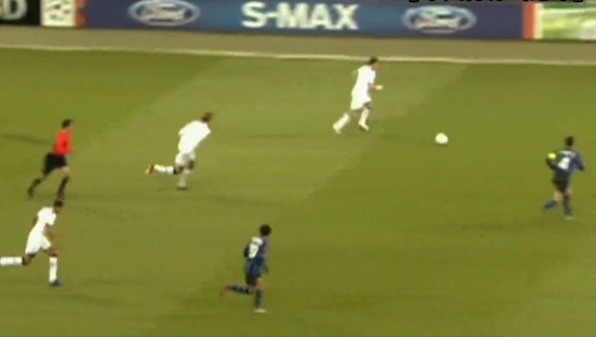 体坛记忆｜盘点足坛十大非人类进球，足球集锦