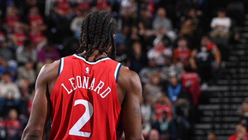 神的武器！慢镜回看莱昂纳德读秒绝杀 面对三人高难跳投哈登表情亮了