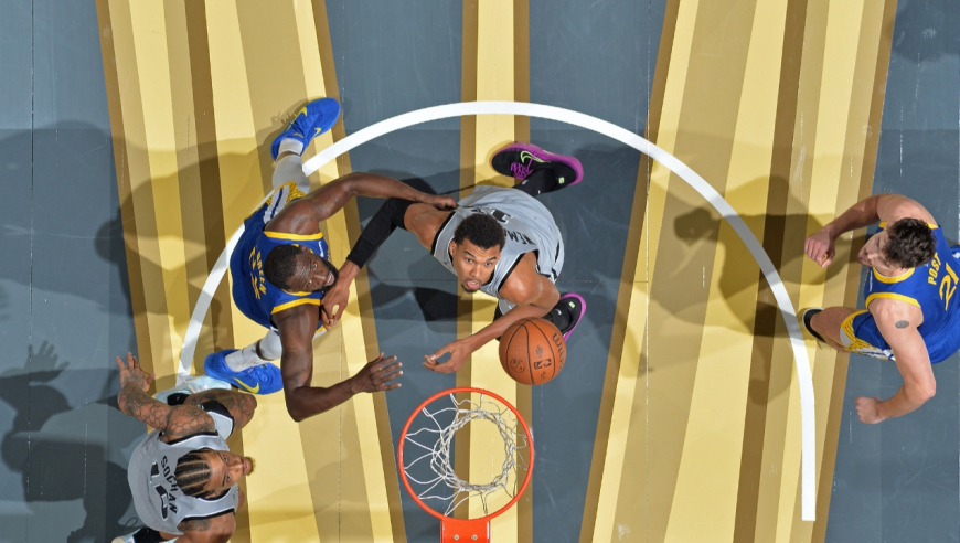 15日官方十佳球：文班自抛自扣致敬麦蒂 华子隔扣库里神仙2+1