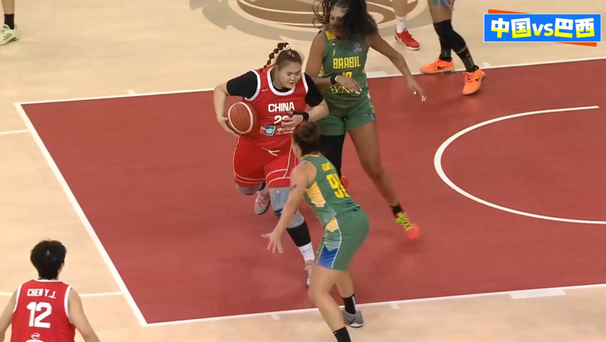 女篮奥尼尔！刘禹彤vs巴西12分集锦：频频造犯规+连秀后仰跳投