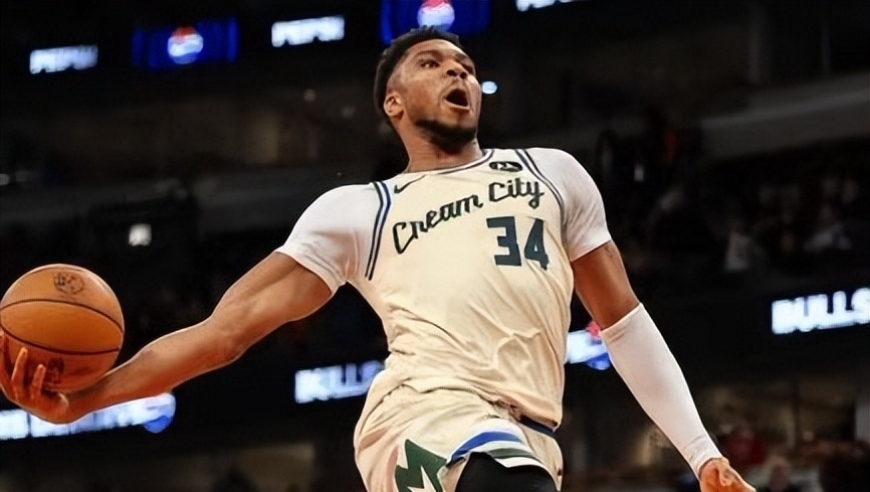 布克绝杀雷霆无缘今日最佳！字母37+11落选，只因老詹神级里程碑