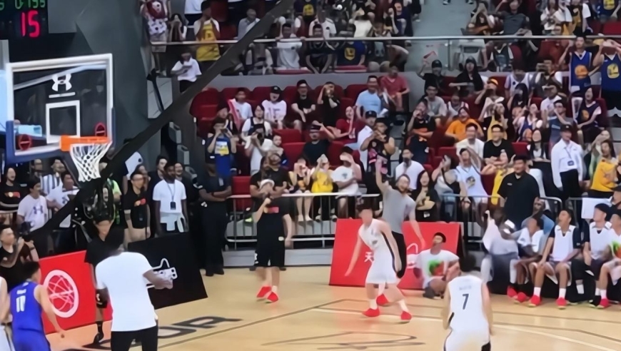 库里三分出手被摄像机封盖 盘点NBA球星中国行的那些搞笑时刻