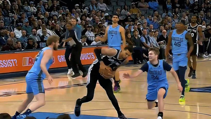 出场就有用！文班亚马替补登场 出场30秒就送出助攻+盖帽+得分