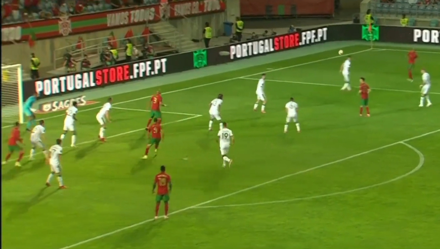 又是奥谢！他为什么总能让C罗崩溃？当40岁的C罗再次失控，我们到底在心疼什么？