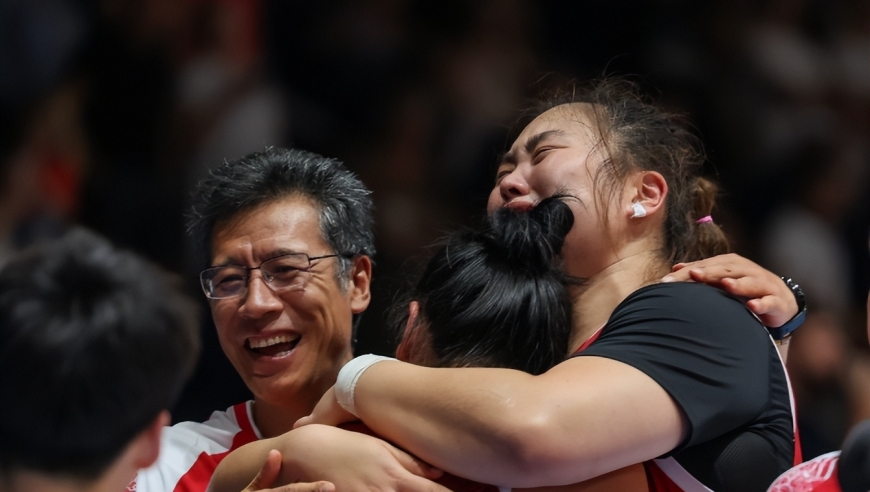 最后20秒全换人！“不是施舍，是兑现”！中国女篮教练告诉世界，什么叫团队精神