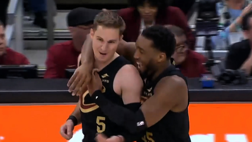 投疯了！梅里尔接哈登传球三分一箭穿心 半场9中9＆三分7中7狂砍26分