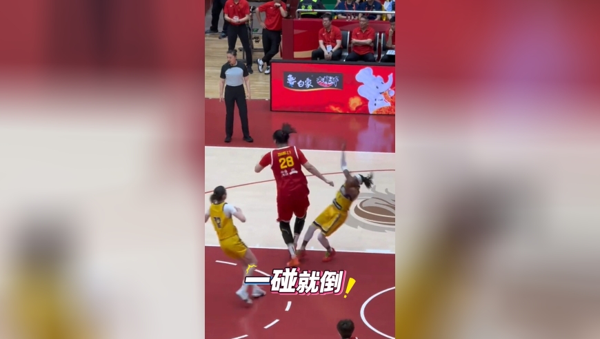 张子宇太让人崩溃了，根本防不住，美国女篮一看一个不吱声！
