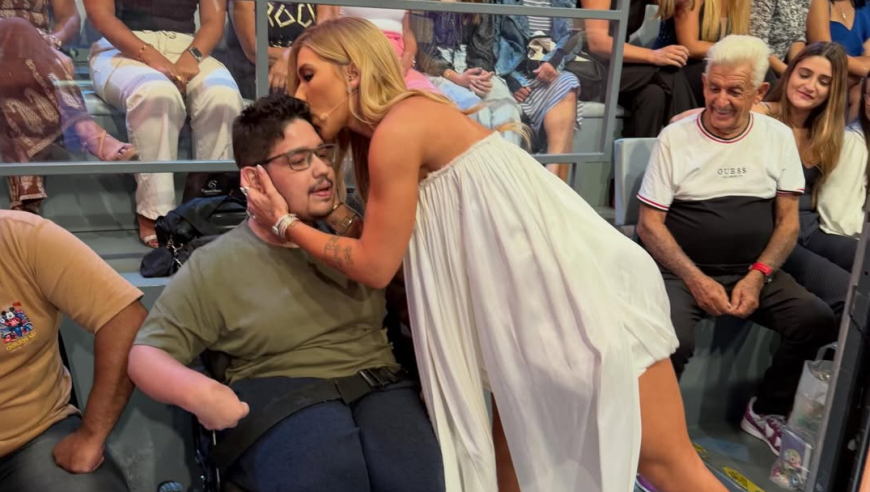 女友晒与男主持人亲吻3秒视频，知名球员3字评论炸裂