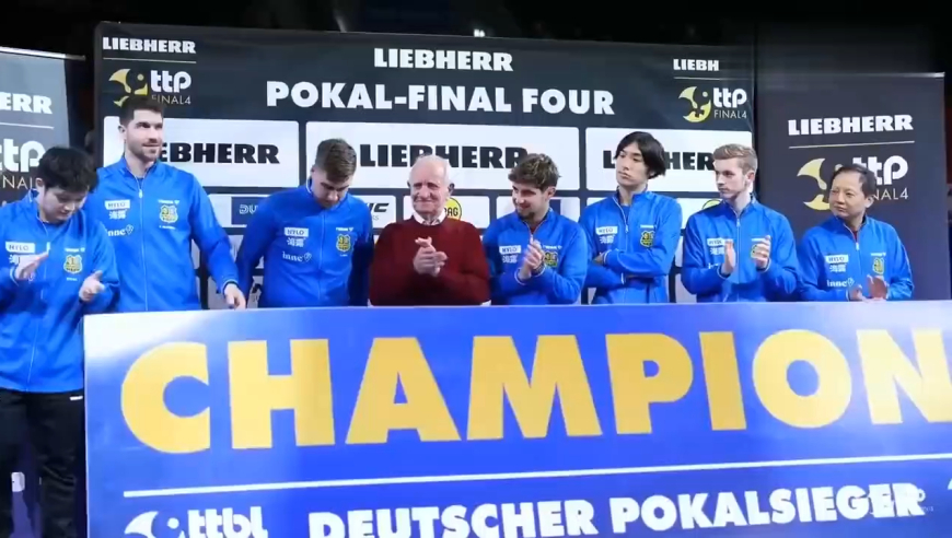 樊振东夺留洋生涯首冠，颁奖仪式一幕太搞笑了！