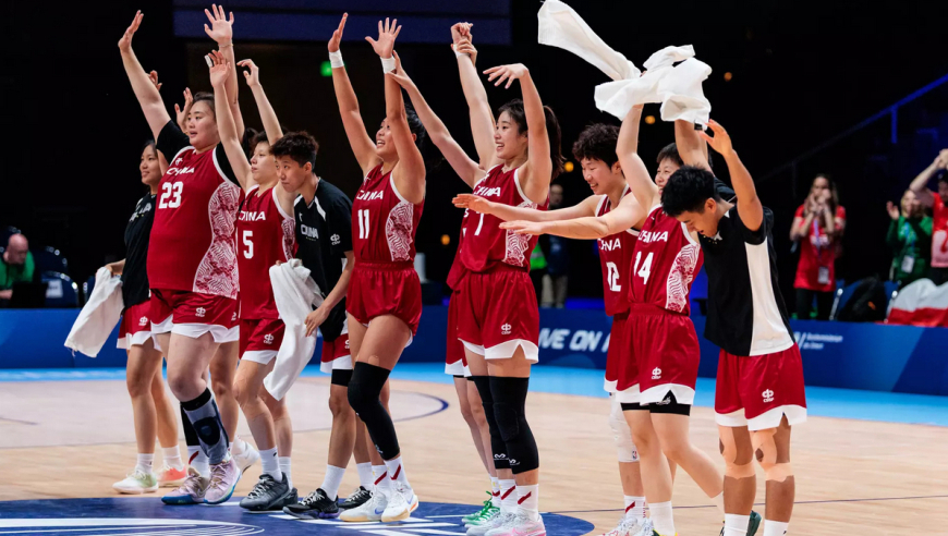 中国大运女篮第3节一波17-2逆转美国完成卫冕 唐子婷16分陈玉捷19分