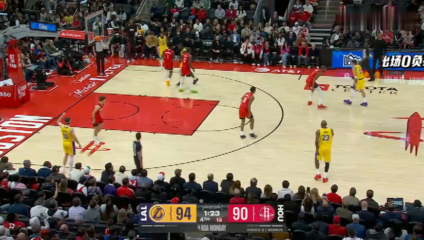 太刺激！慢镜还原詹姆斯最后39秒逆天暴扣杀死火箭，湖人全队沸腾
