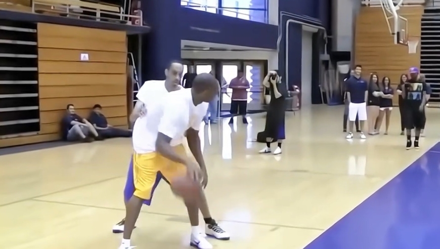 无解单打征服黑粉！你知道挑衅科比的后果有多严重嘛？