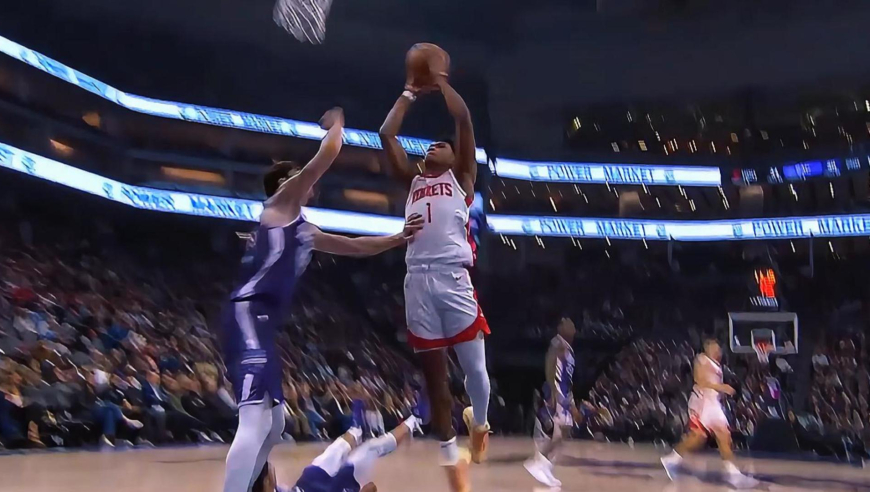22日NBA官方十佳球：阿门汤普森空中折叠暴扣 施罗德三分绝杀火箭