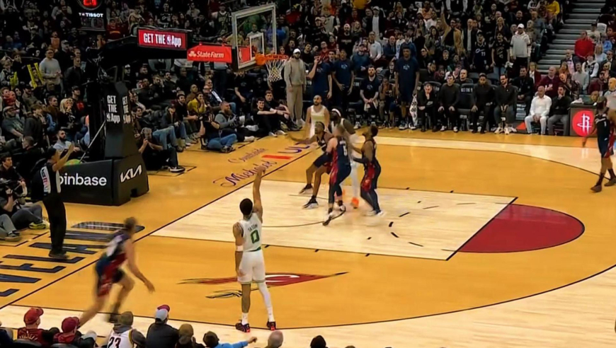 凯尔特人骑士决胜时刻：哈登三分三罚+超远空接燃尽了 塔图姆关键三分