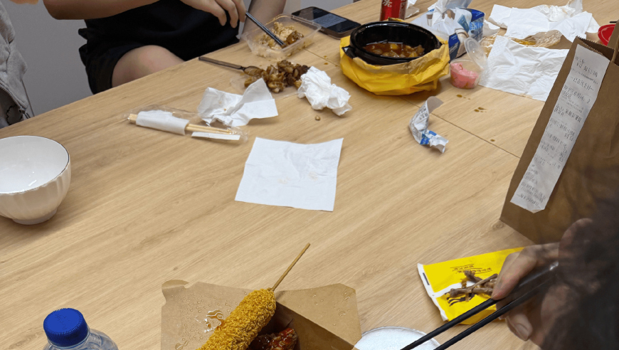 战胜BLG后，GALA晒吃夜宵图：兄弟们昨天打得好，早点休息