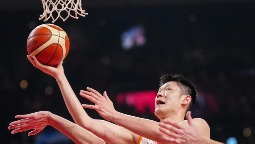 中国男篮vs中国台北生死时刻：赵继伟超远三分 胡金秋抢板杀死比赛