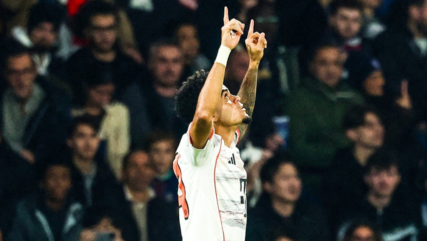 欧冠巴黎天崩开局！第4分钟被拜仁抢断，奥利塞单刀被扑迪亚斯补射