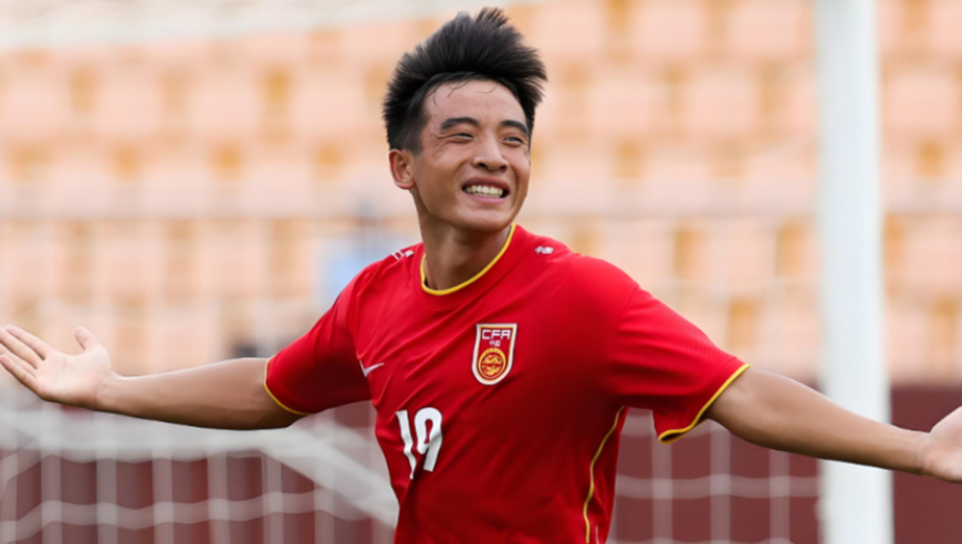 前途光明！中国男足17岁神童成名，日本媒体盛赞：他将会超越武磊